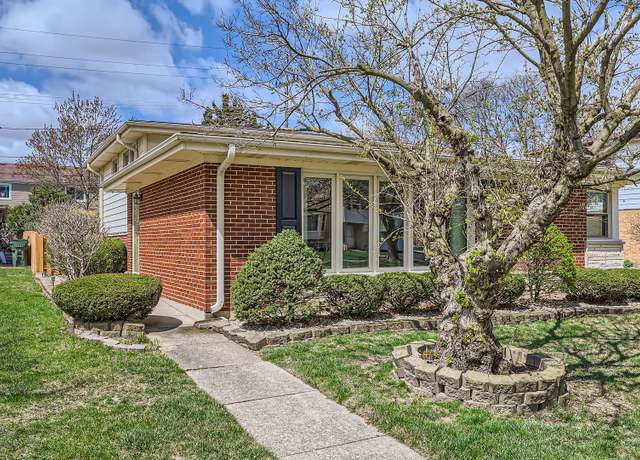 Property at 1032 N Drury Ln, Arlington Heights, IL 60004, 3 beds, 2 baths