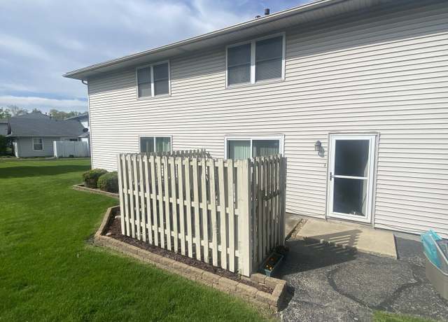 Property at 2340 Carnation Dr #2340, Crest Hill, IL 60403, 2 beds, 1 bath