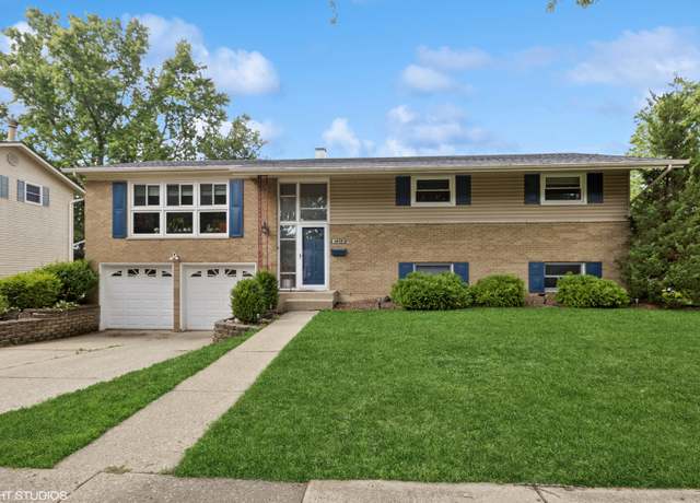 Property at 1217 E Pratt Dr, Palatine, IL 60074, 4 beds, 2.5 baths