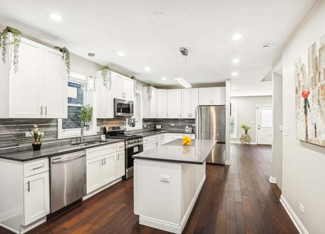 Property at 2922 W Polk St, Chicago, IL 60612, 4 beds, 2.5 baths
