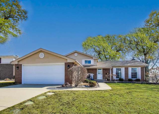 Property at 2023 N Shenandoah Dr, Arlington Heights, IL 60004, 4 beds, 2 baths