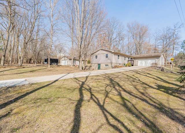 Property at 723 Heritage Dr, Mackinaw, IL 61755, 3 beds, 2 baths