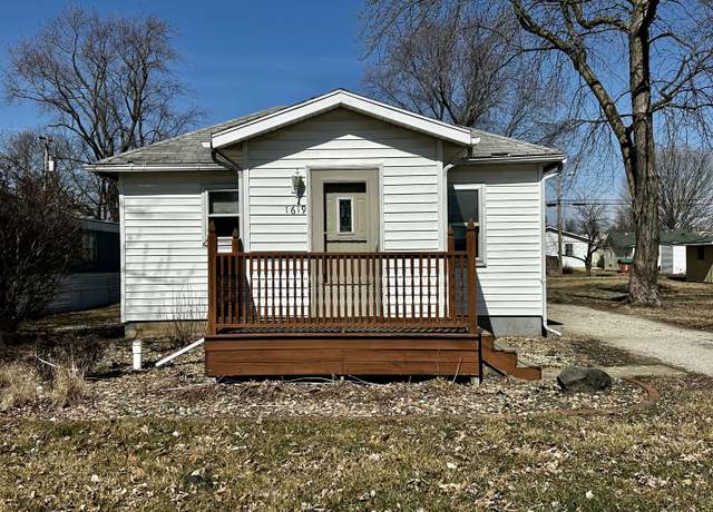 Property at 1619 E Washington St, Clinton, IL 61727, 2 beds, 1 bath