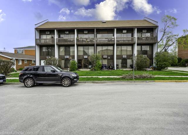 Property at 1296 E Washington St #11, Des Plaines, IL 60016, 1 bed, 1.5 baths