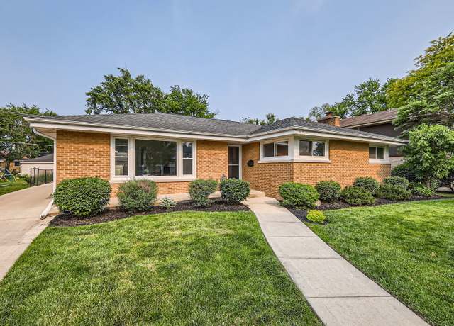 Property at 807 S Saylor Ave, Elmhurst, IL 60126, 3 beds, 2.5 baths