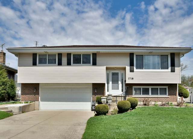 Property at 1718 W Woodland Ave, Addison, IL 60101, 3 beds, 1.5 baths