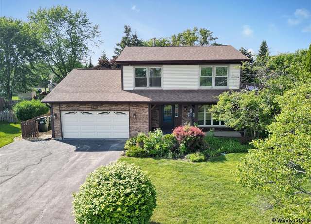 Property at 590 Woodcrest Ct, Carol Stream, IL 60188, 3 beds, 2.5 baths