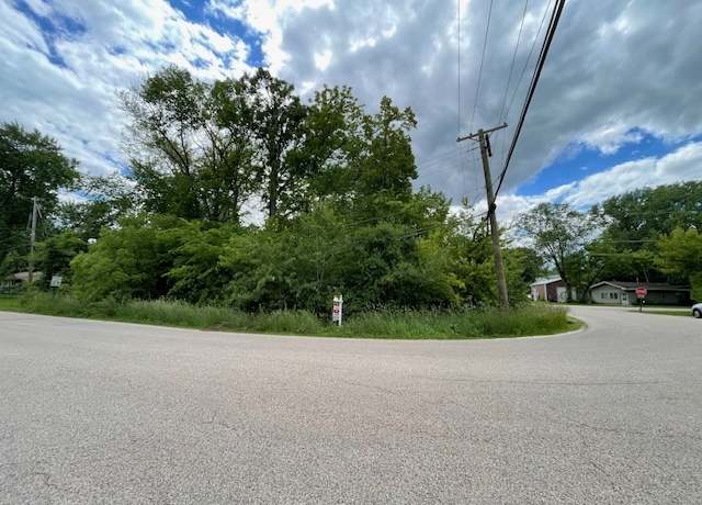 Property at 38480 N 6th Ave, Spring Grove, IL 60081