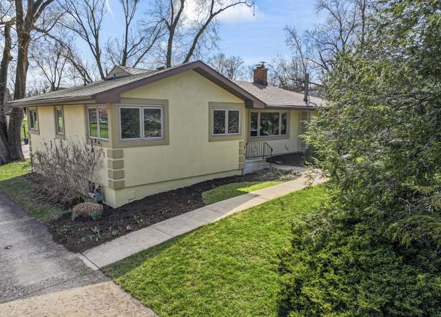 Property at 11241 72nd St, Burr Ridge, IL 60527, 3 beds, 2 baths