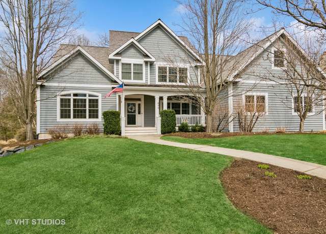 Property at 425 Woodland Trl, Lindenhurst, IL 60046, 5 beds, 4.5 baths