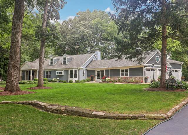 Property at 1834 W Palatine Rd, Inverness, IL 60067, 4 beds, 3.5 baths