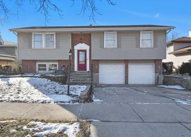 Property at 5313 Crescent Green Ln, Oak Forest, IL 60452, 3 beds, 2.5 baths