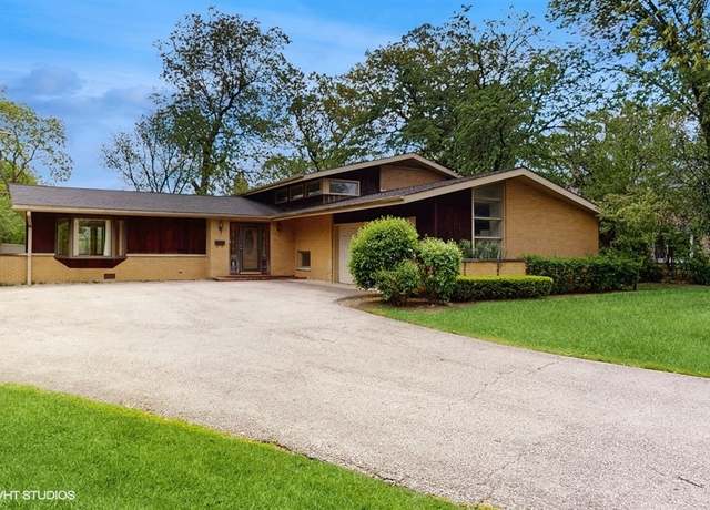 Property at 911 Club Cir, Glenview, IL 60025, 4 beds, 2.5 baths