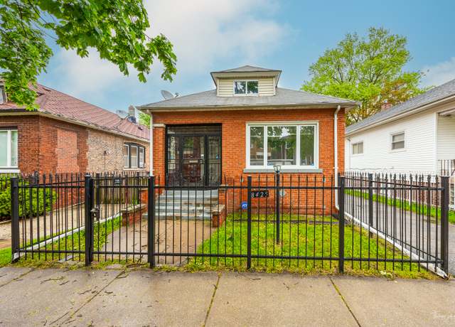 Property at 8425 S Essex Ave, Chicago, IL 60617, 3 beds, 2.5 baths