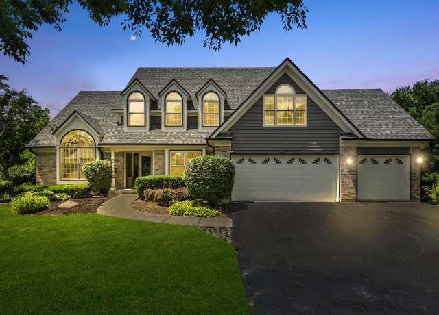 Property at 4012 Demaret Ct, Woodridge, IL 60517, 5 beds, 3.5 baths