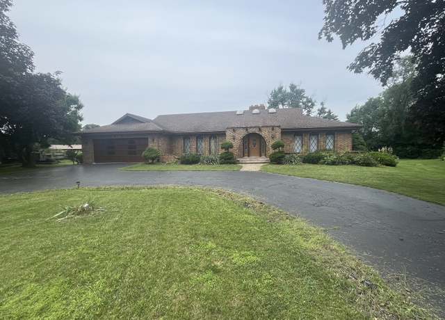 Property at 10S220 Hampshire Ln W, Willowbrook, IL 60527, 3 beds, 2.5 baths