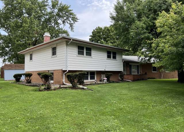 Property at 9 Dawn Ave, Paxton, IL 60957, 3 beds, 2.5 baths