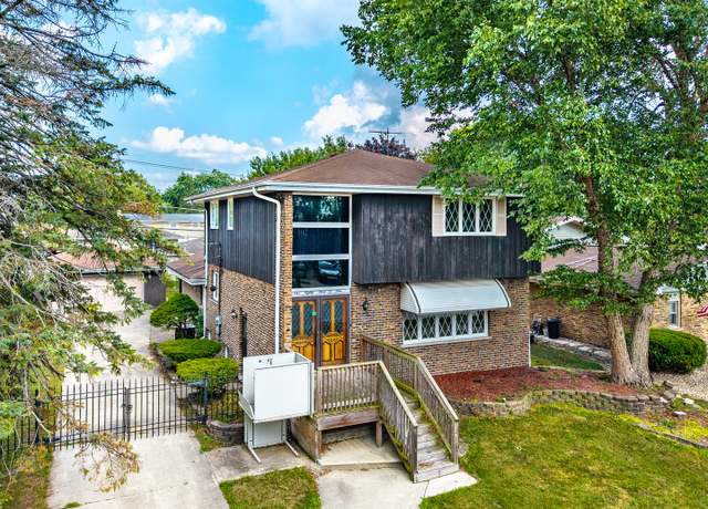 Property at 18309 Bock Rd, Lansing, IL 60438, 3 beds, 2.5 baths