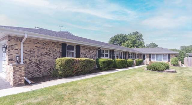 Photo of 1402 S Linneman Rd S, Mount Prospect, IL 60056