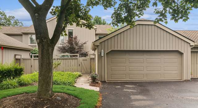 Photo of 224 Bluff Ct, Barrington, IL 60010