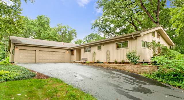 Photo of 1S069 Normandy Woods Dr, Winfield, IL 60190