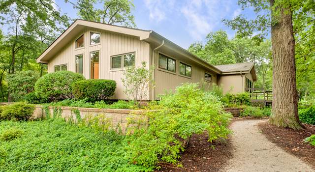 Photo of 1S069 Normandy Woods Dr, Winfield, IL 60190
