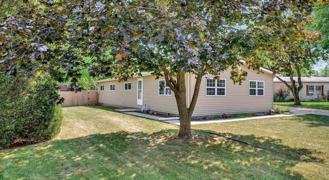 Photo of 2211 Olen Dr, Mahomet, IL 61853