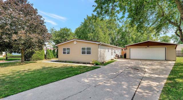 Photo of 2211 Olen Dr, Mahomet, IL 61853