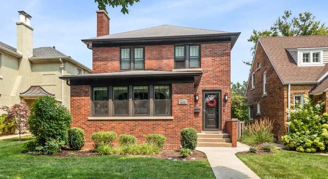 Photo of 3035 Thayer St, Evanston, IL 60201