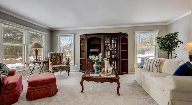 Photo of 1968 Creekside Dr, Wheaton, IL 60189
