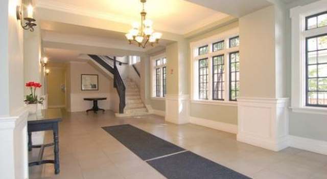 Photo of 4144 N Sheridan Rd #301, Chicago, IL 60613