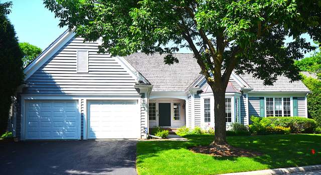 Photo of 765 S Camelot Ct, Lake Forest, IL 60045