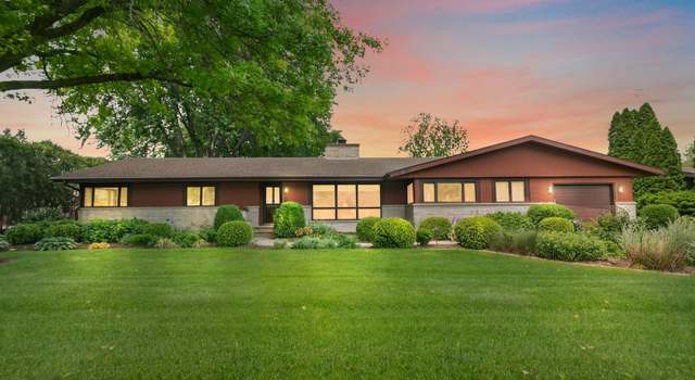 Photo of 115 Thornbrook Rd, Dekalb, IL 60115
