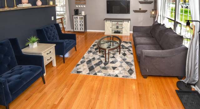 Photo of 704 Gloucester Dr #114, Elk Grove Village, IL 60007