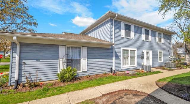 Photo of 1330 Woodcutter Ln, Wheaton, IL 60189