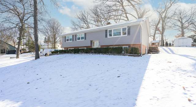 Photo of 28w621 Indian Knoll Rd, West Chicago, IL 60185
