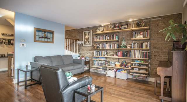 Photo of 1825 Tanglewood Dr Unit C, Glenview, IL 60025