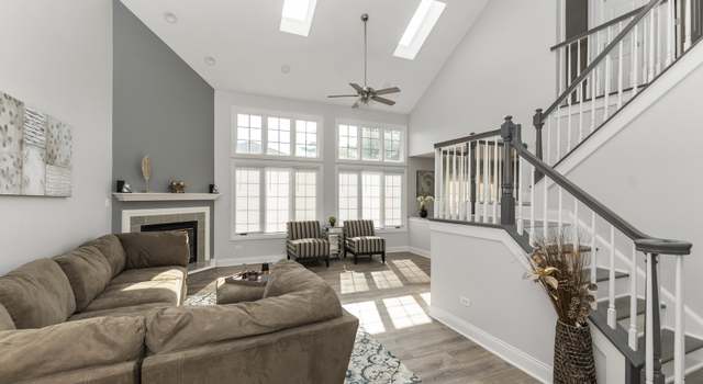 Photo of 18337 Pond View Ct, Tinley Park, IL 60477