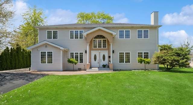 Photo of 36 Chestnut Rd, Northbrook, IL 60062