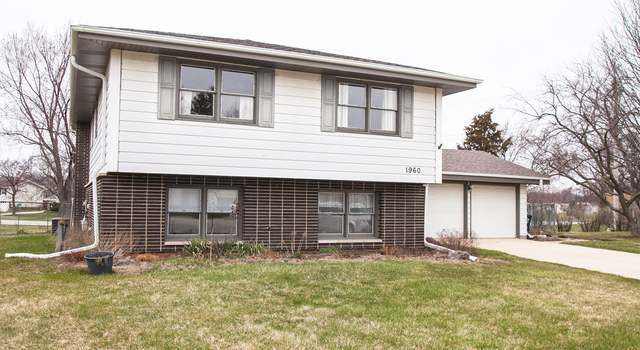 Photo of 1960 N Lakeside Plz, Hoffman Estates, IL 60169