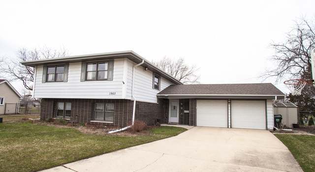 Photo of 1960 N Lakeside Plz, Hoffman Estates, IL 60169