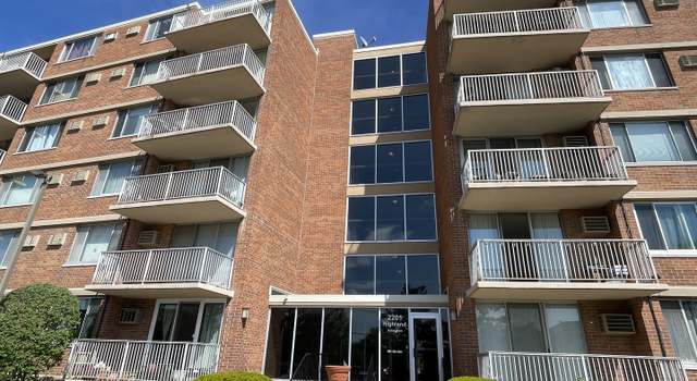 Photo of 2201 S Highland Ave Unit 2J, Lombard, IL 60148