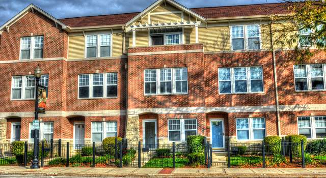 Photo of 353 W Wesley St #353, Wheaton, IL 60187