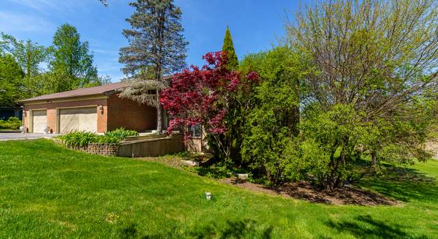 Photo of 9 High Point Dr, Hawthorn Woods, IL 60047