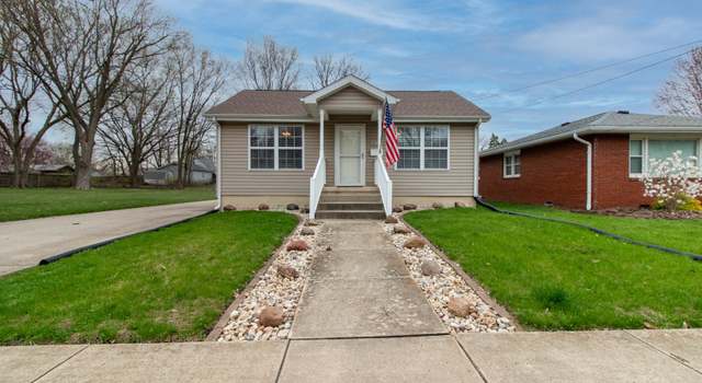 Photo of 708 E Bissell St, Bloomington, IL 61701