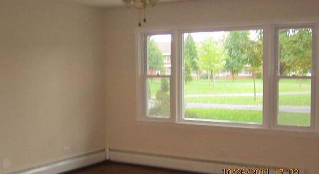 Photo of 1111 E Algonquin Rd #8, Arlington Heights, IL 60005
