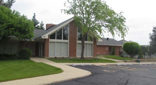 Photo of 638 Sturnbridge Ln, Schaumburg, IL 60173