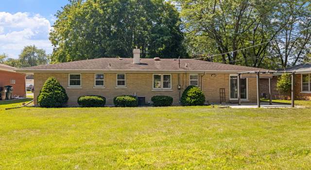 Photo of 533 Meadow Ln, Beecher, IL 60401