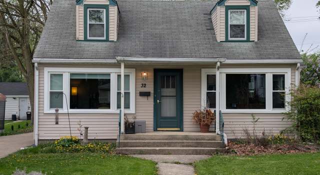 Photo of 32 S Park St, Westmont, IL 60559