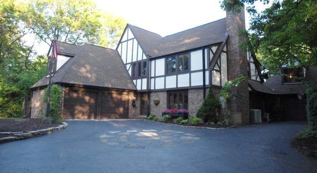 Photo of 18 Robin Crest Rd, Hawthorn Woods, IL 60047